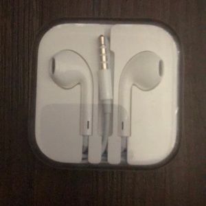 Apple earphones excellent condition unused